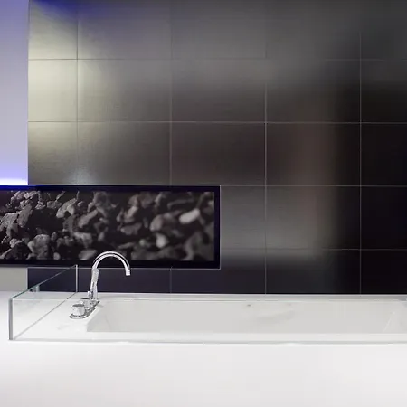 Carbon 4* Genk