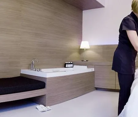 Hotel Carbon 4*