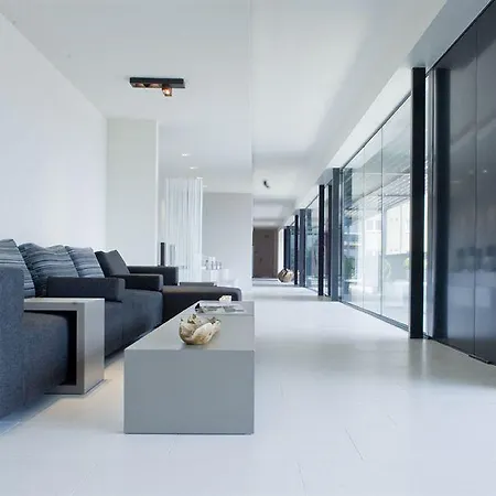 Carbon Hotel 4*