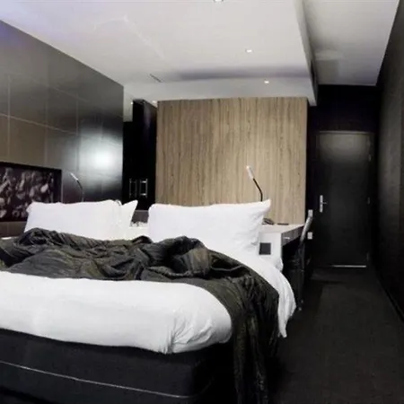 Hotel Carbon 4*