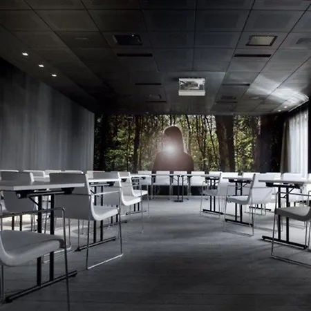 Hotel Carbon 4*