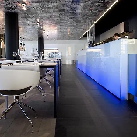 Carbon Hotel 4*