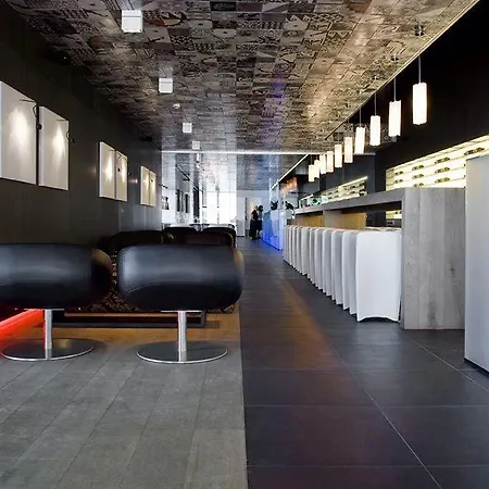 Hotel Carbon 4*