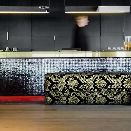 Hotel Carbon