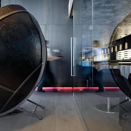 Carbon Hotel 4*