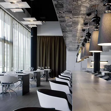 Hotel Carbon 4*