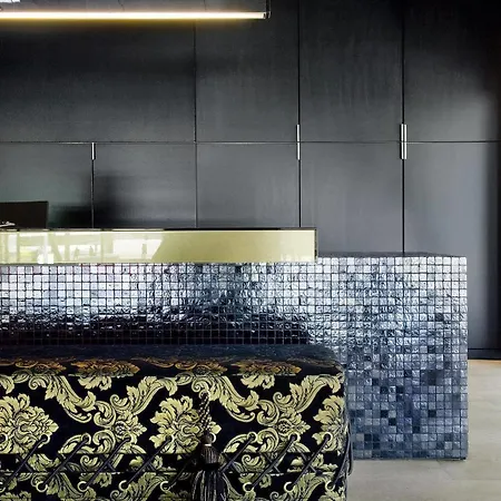 Hotel Carbon 4*